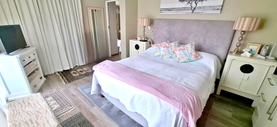 2 Bedroom Property for Sale in Upper Main Street Western Cape